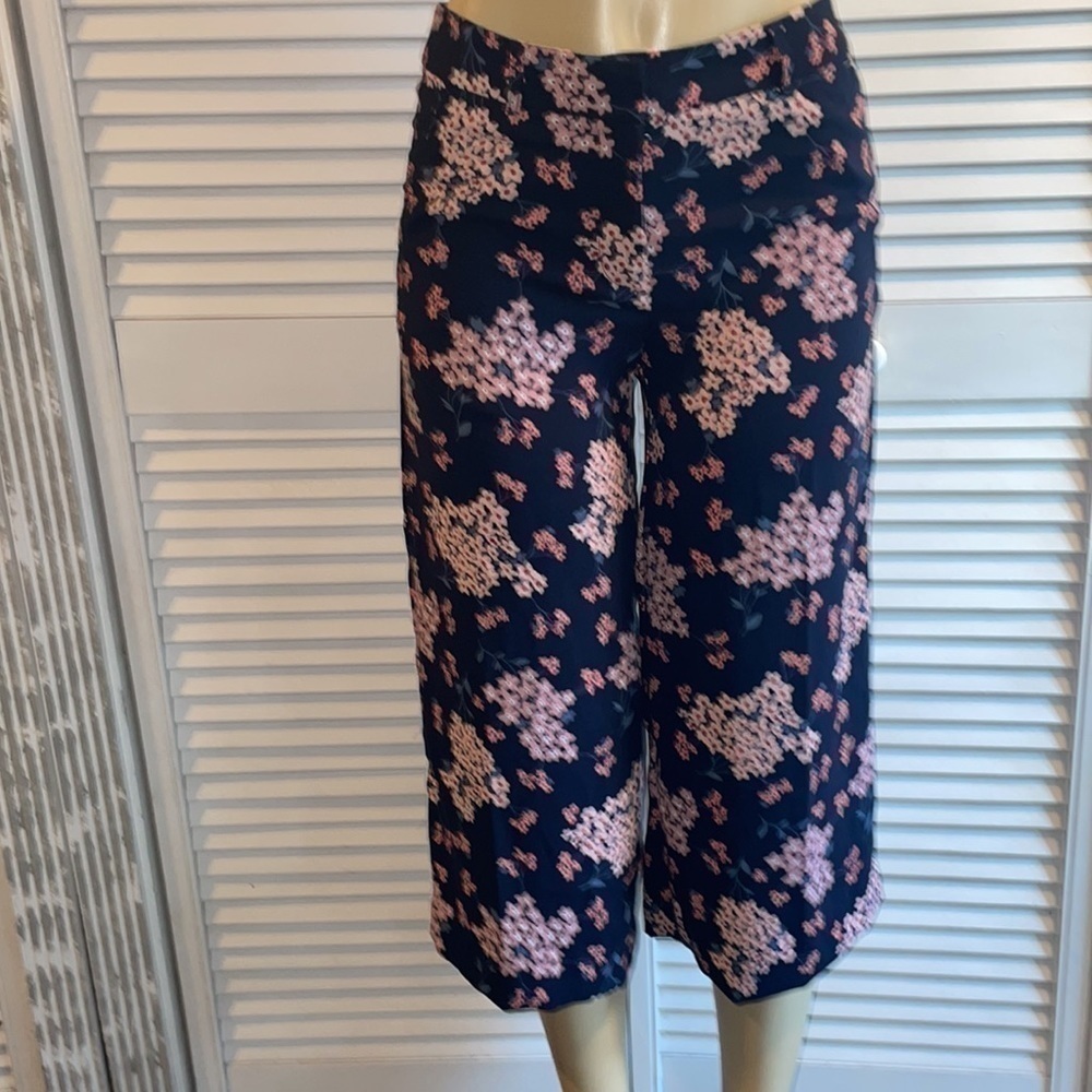 Loft Floral Wide-Leg Cropped Pants in Navy Size 2 Petite - Picture 2 of 5